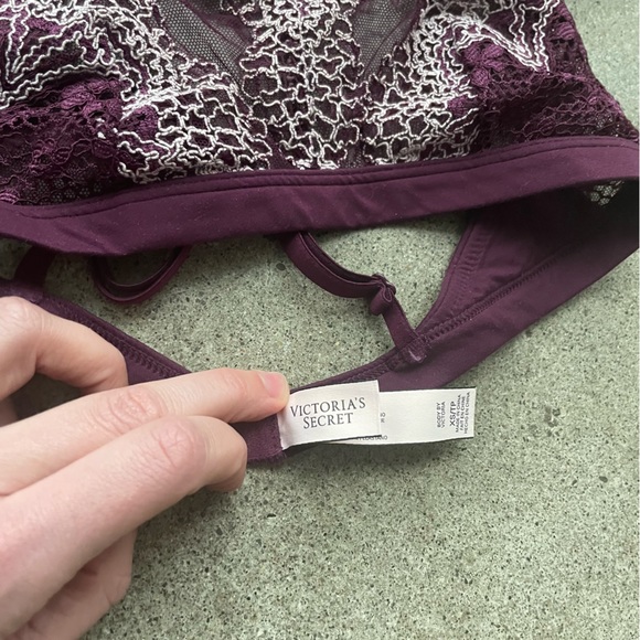 VS Gorgeous Lace Bralette - Picture 2 of 4